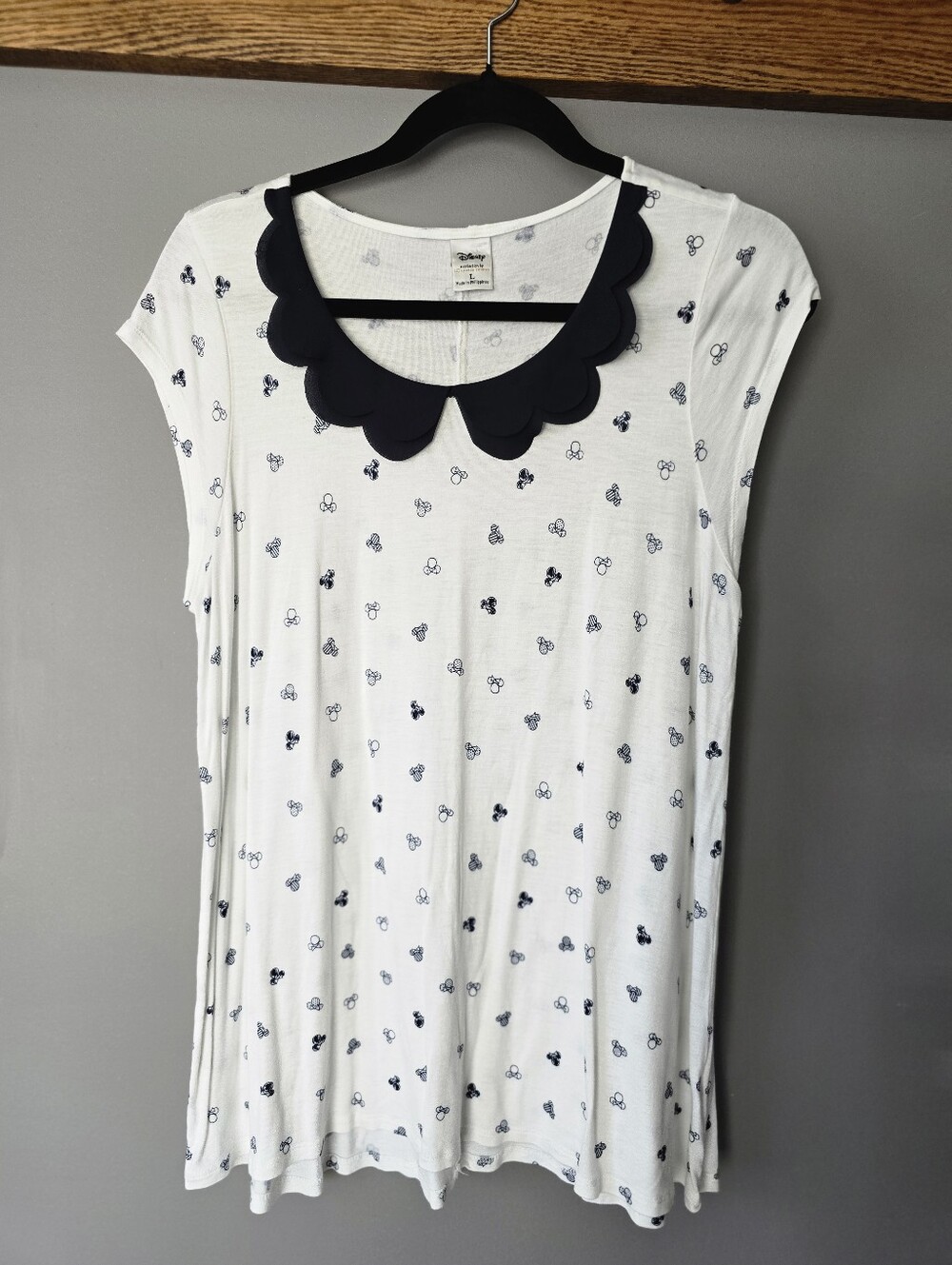 Sz L Disney Collab LC Lauren Conrad white cap-sleeve top. Mini Mouse Print
